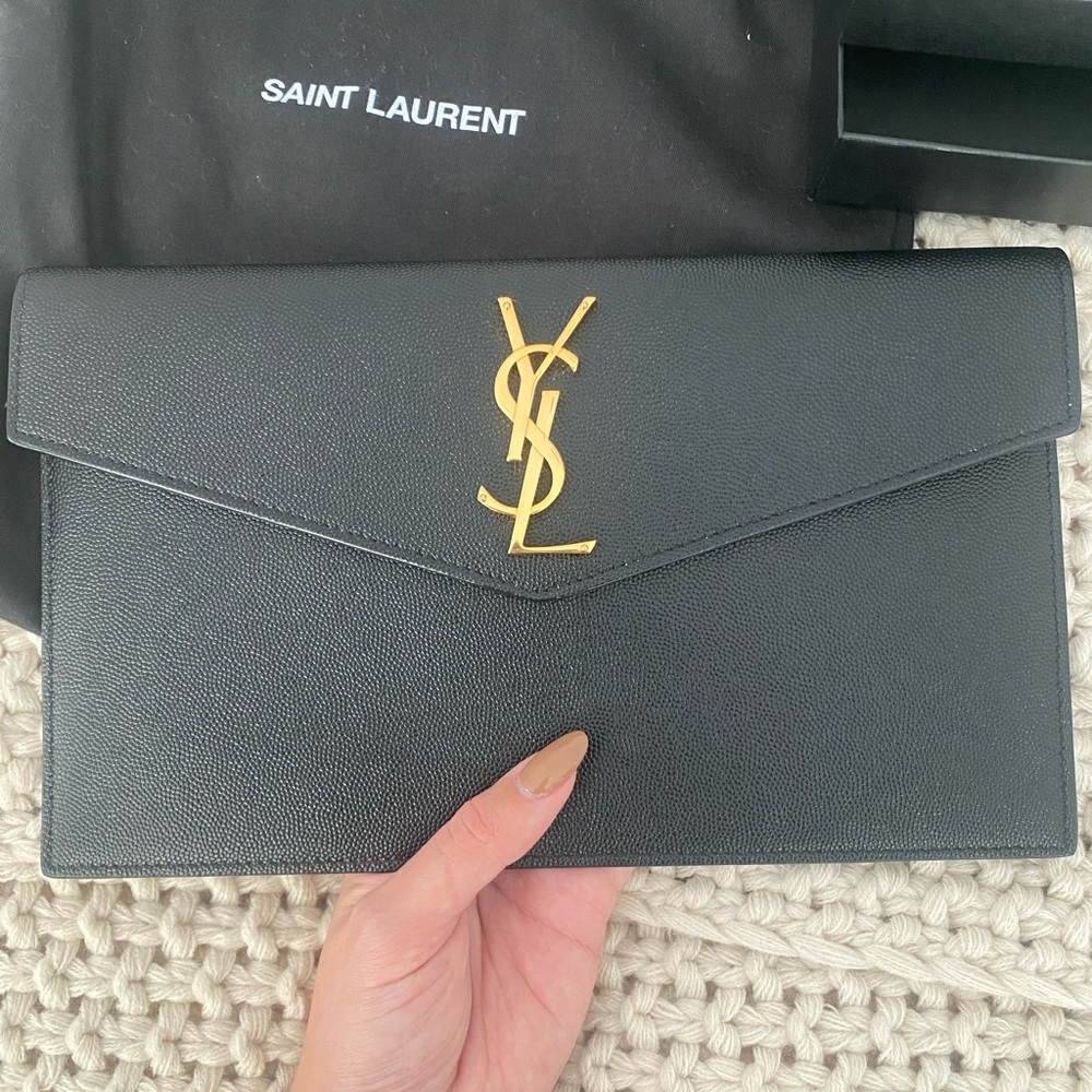 UPTOWN POUCH IN GRAIN DE POUDRE LEATHER Saint Laurent YSL